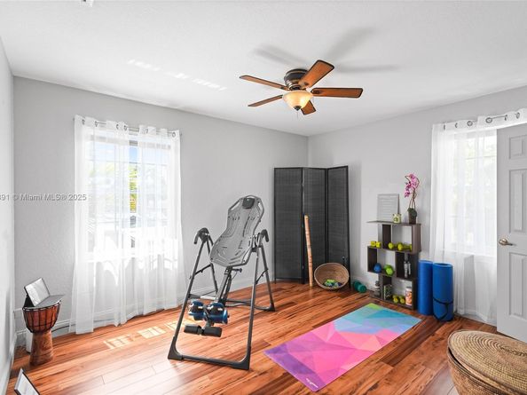 1282 Grant Ct, Hollywood FL 33019