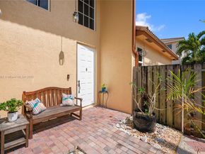 1282 Grant Ct, Hollywood FL 33019