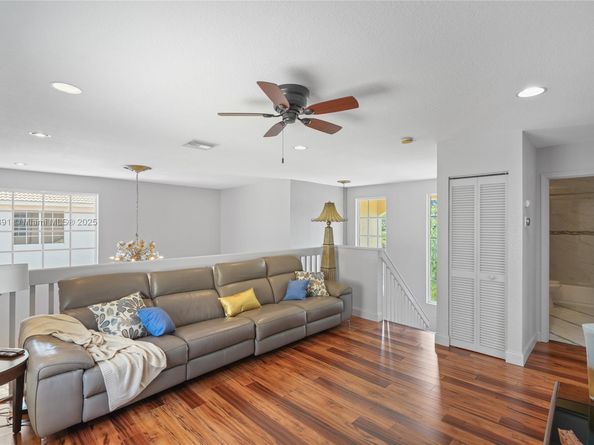 1282 Grant Ct, Hollywood FL 33019