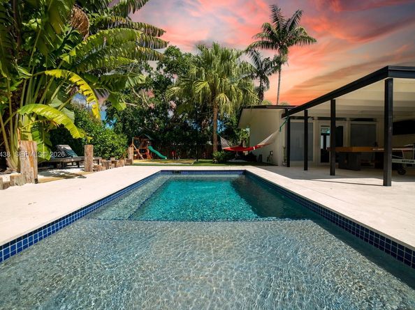 18800 Belmont Dr, Cutler Bay FL 33157