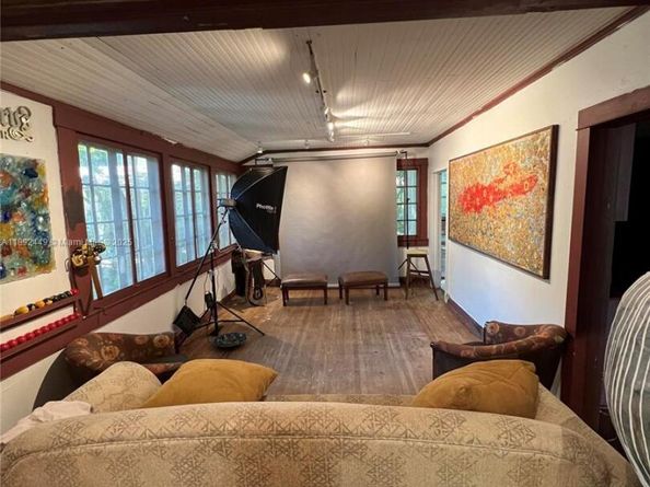 6810 Maynada St, Coral Gables FL 33146