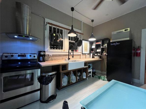 6810 Maynada St, Coral Gables FL 33146