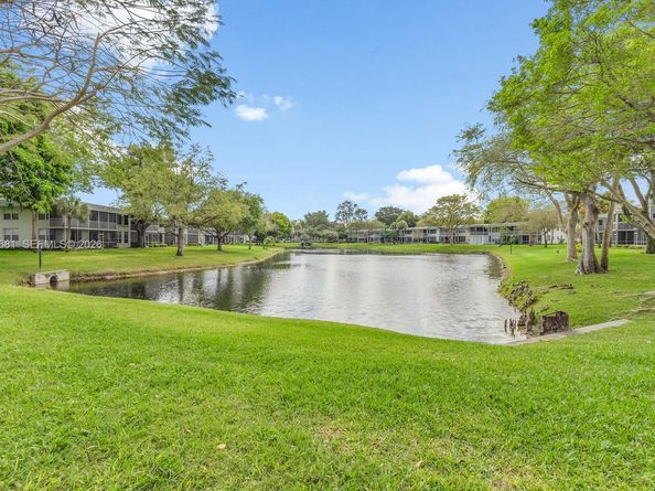4280 Oaks Ter 102, Pompano Beach FL 33069