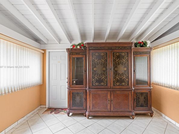 3241 SW 20th St, Miami FL 33145