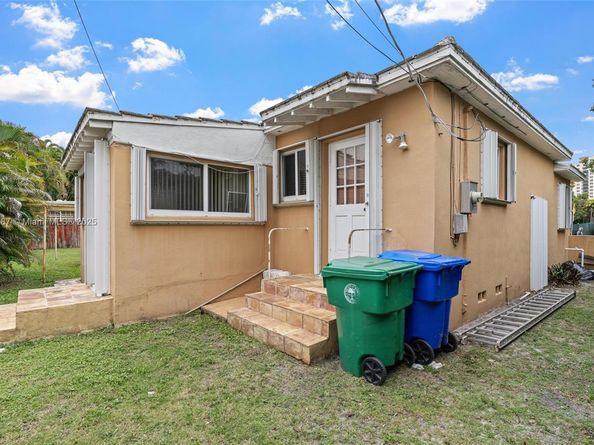 3241 SW 20th St, Miami FL 33145