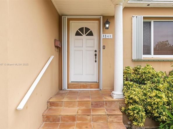 3241 SW 20th St, Miami FL 33145