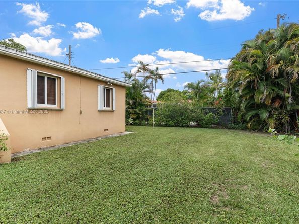 3241 SW 20th St, Miami FL 33145