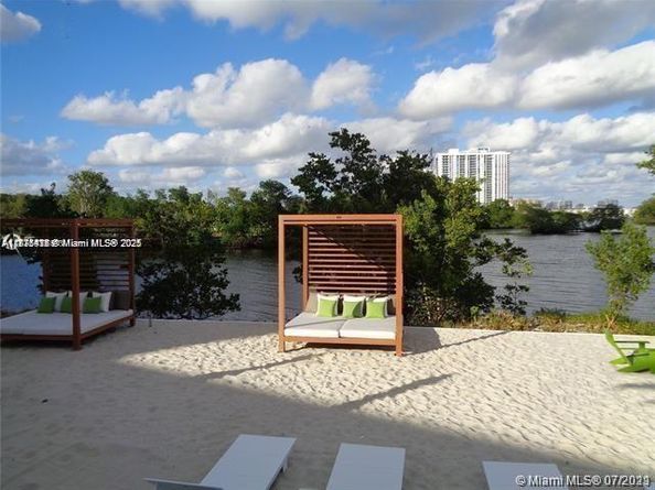 16385 Biscayne Blvd 1402, North Miami Beach FL 33160