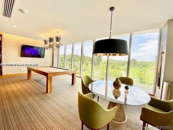 16385 Biscayne Blvd 1402, North Miami Beach FL 33160
