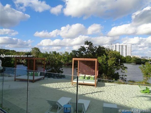16385 Biscayne Blvd 1402, North Miami Beach FL 33160