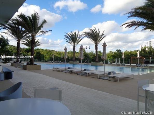 16385 Biscayne Blvd 1402, North Miami Beach FL 33160