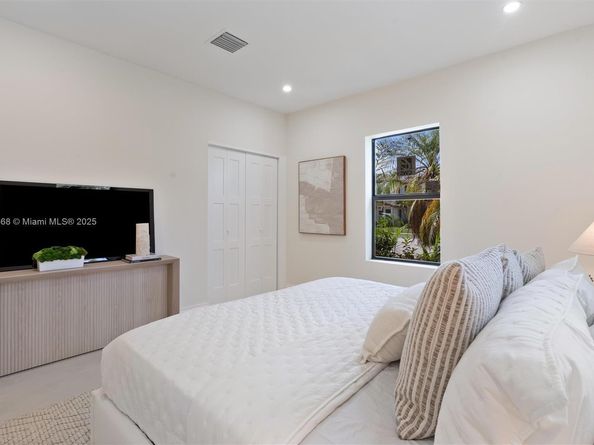 1108 Harrison St, Hollywood FL 33019