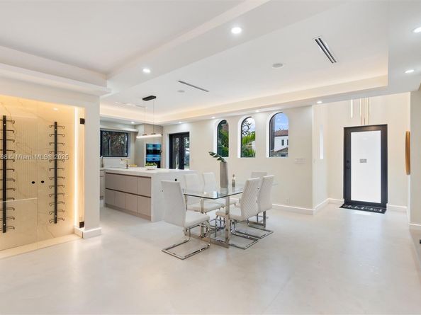 1108 Harrison St, Hollywood FL 33019