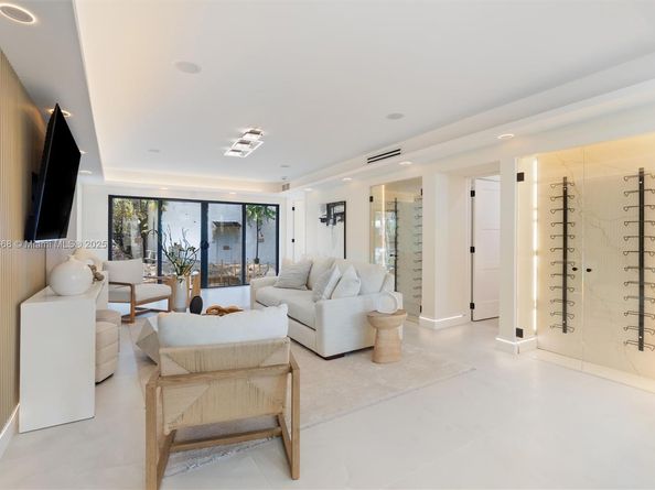 1108 Harrison St, Hollywood FL 33019