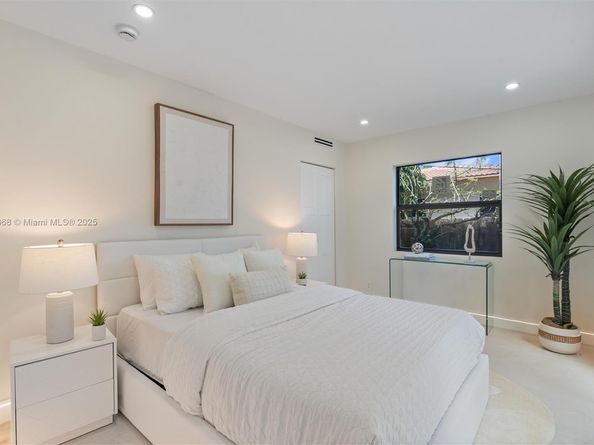 1108 Harrison St, Hollywood FL 33019