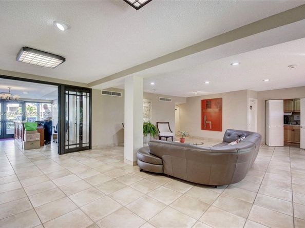 3605 S Ocean Blvd 206, South Palm Beach FL 33480