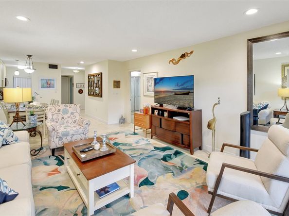 3605 S Ocean Blvd 206, South Palm Beach FL 33480