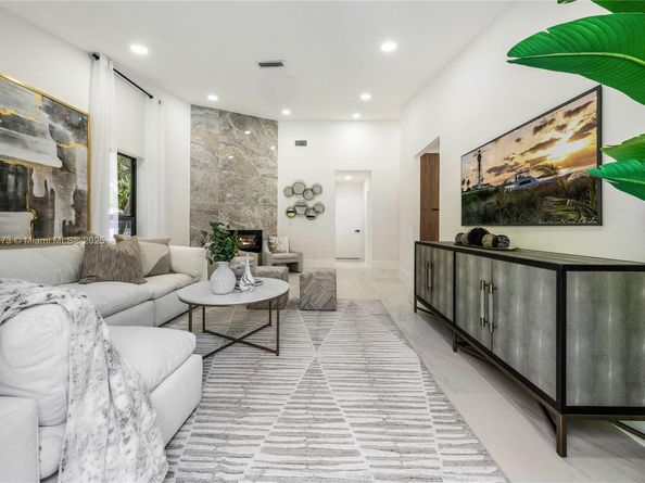 1500 NW 108th Way, Coral Springs FL 33071