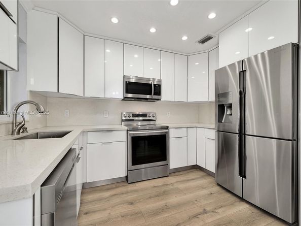 941 NW 40th Ave, Miami FL 33126