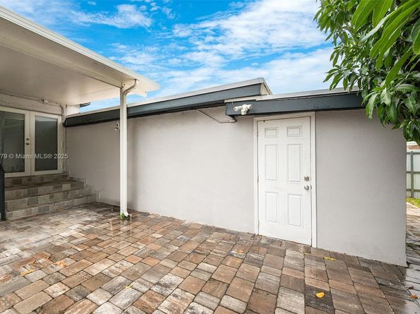 941 NW 40th Ave, Miami FL 33126