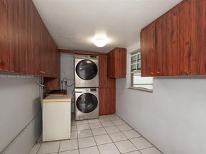 941 NW 40th Ave, Miami FL 33126