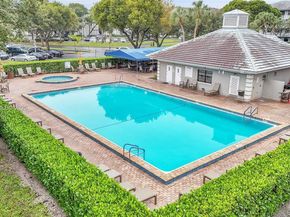 1703 Whitehall Dr 301, Davie FL 33324