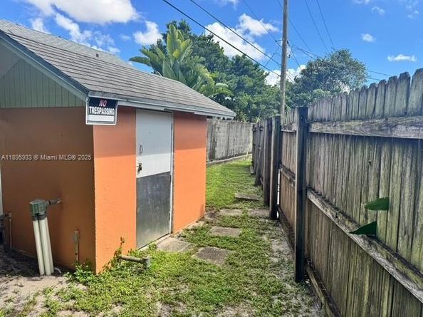 2343 NW 28th St #1-2, Oakland Park FL 33311