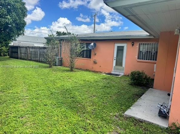2343 NW 28th St #1-2, Oakland Park FL 33311