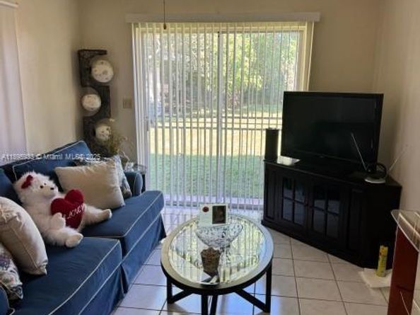 2343 NW 28th St #1-2, Oakland Park FL 33311
