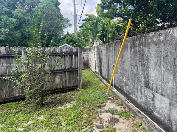 2343 NW 28th St #1-2, Oakland Park FL 33311