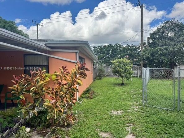 2343 NW 28th St #1-2, Oakland Park FL 33311