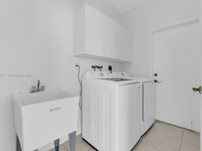 10997 NW 58th Ter, Doral FL 33178