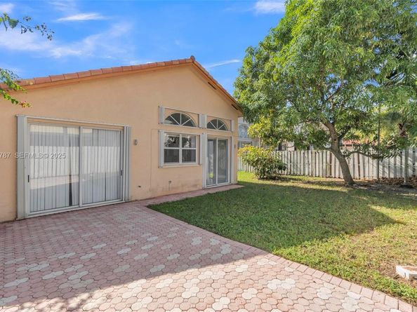 10997 NW 58th Ter, Doral FL 33178