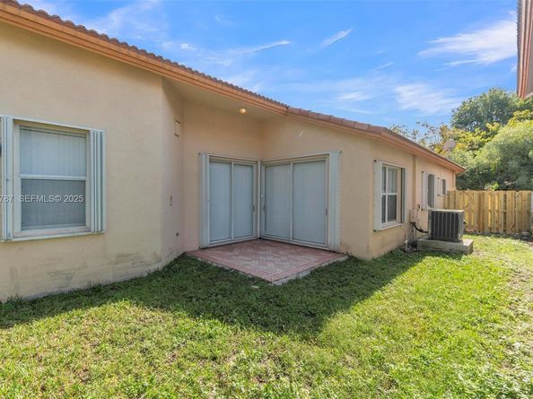 10997 NW 58th Ter, Doral FL 33178