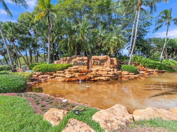 10997 NW 58th Ter, Doral FL 33178