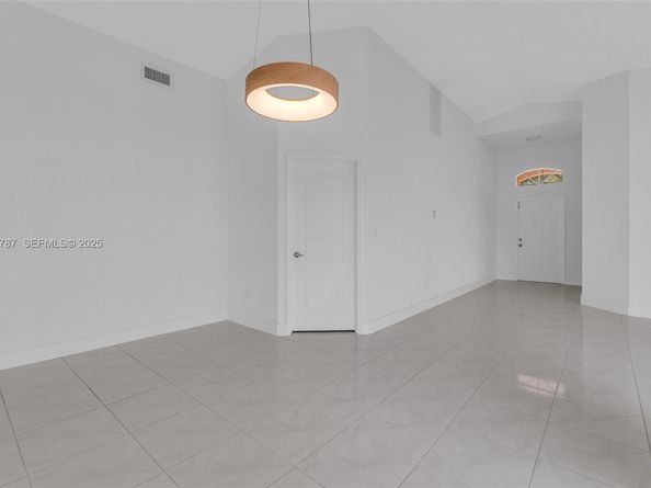 10997 NW 58th Ter, Doral FL 33178