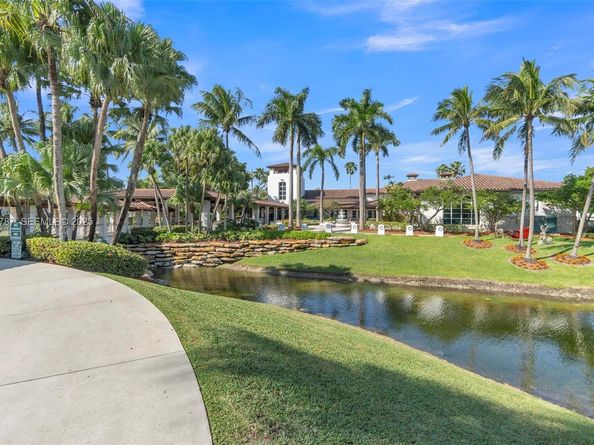 10997 NW 58th Ter, Doral FL 33178