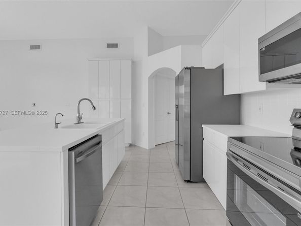 10997 NW 58th Ter, Doral FL 33178