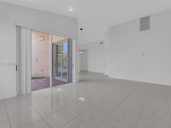 10997 NW 58th Ter, Doral FL 33178