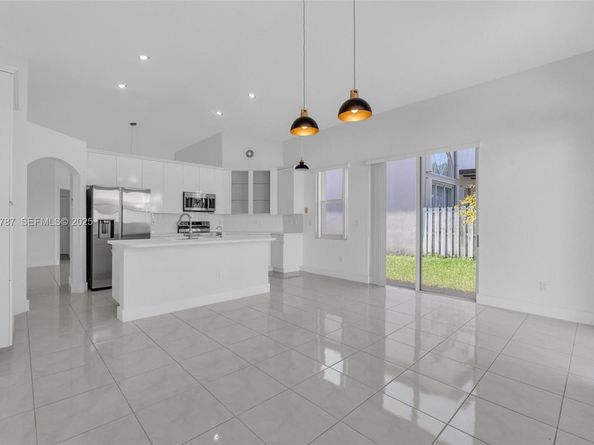 10997 NW 58th Ter, Doral FL 33178