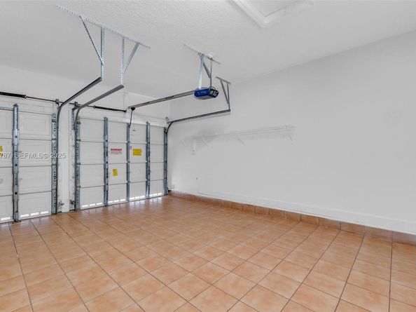 10997 NW 58th Ter, Doral FL 33178