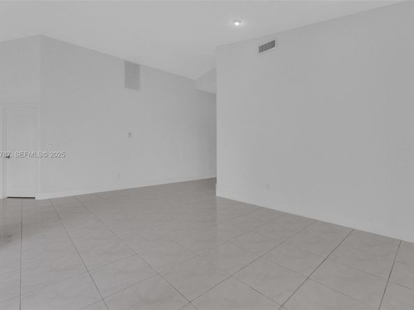 10997 NW 58th Ter, Doral FL 33178