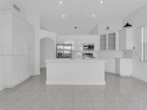 10997 NW 58th Ter, Doral FL 33178