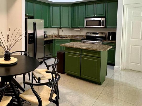 3001 NE 185th St 225, Aventura FL 33180