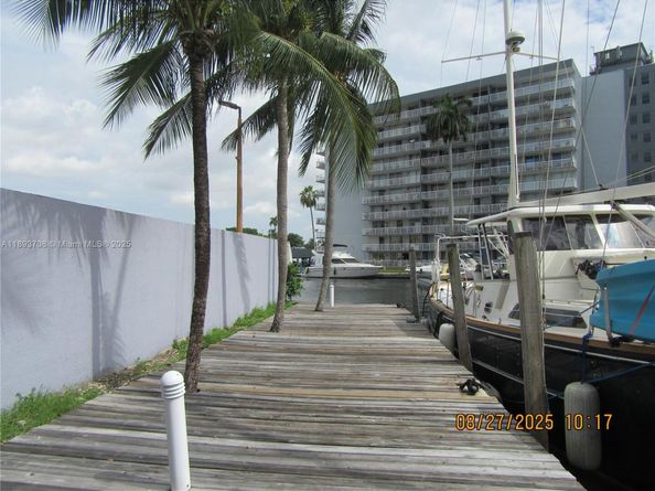2475 NW 16th St Rd 205, Miami FL 33125