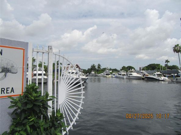 2475 NW 16th St Rd 205, Miami FL 33125