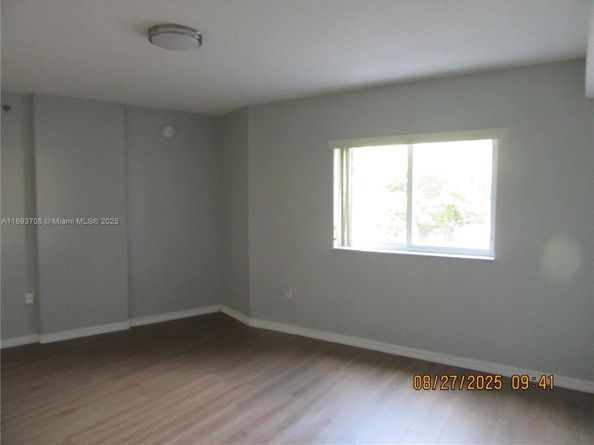 2475 NW 16th St Rd 205, Miami FL 33125