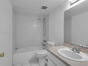 455 S Pine Island Rd 303C, Plantation FL 33324