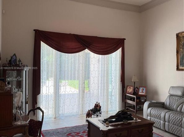 8100 SW 179th St, Palmetto Bay FL 33157