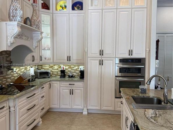 8100 SW 179th St, Palmetto Bay FL 33157